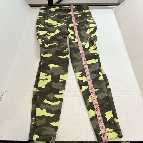 Lululemon Swift Speed High-Rise Tight 28" in green multi | Size 8 - Picture 16 of 16
